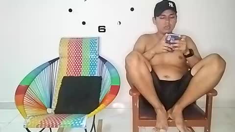 Snapshot of bellami_2508 chatting on January 15, 2025, 3:33 am Paola 22 and Andres 24 online show from January 15, 2025, 3:33 am