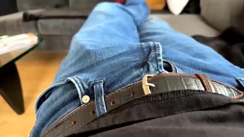 Snapshot of benz10001 chatting on February 23, 2025, 2:46 pm benz10001 online show from February 23, 2025, 2:46 pm