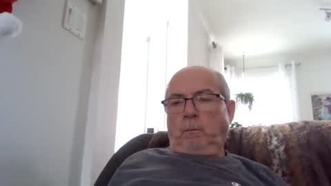 Snapshot of bernard1102 chatting on December 2, 2024, 2:30 pm bernard1102 online show from December 2, 2024, 2:30 pm