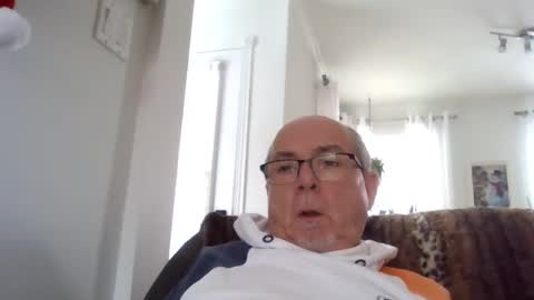 Snapshot of bernard1102 chatting on December 4, 2024, 2:48 pm bernard1102 online show from December 4, 2024, 2:48 pm