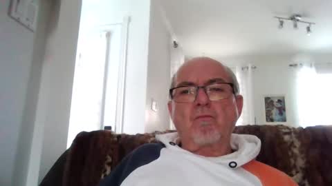 Snapshot of bernard1102 chatting on December 13, 2024, 7:21 pm bernard1102 online show from December 13, 2024, 7:21 pm