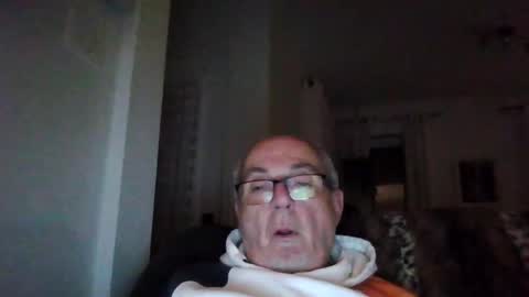 Snapshot of bernard1102 chatting on December 30, 2024, 3:47 am bernard1102 online show from December 30, 2024, 3:47 am