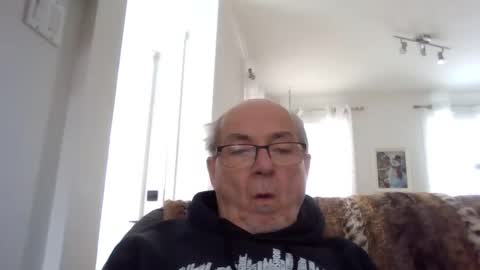 Snapshot of bernard1102 chatting on January 6, 2025, 2:47 pm bernard1102 online show from January 6, 2025, 2:47 pm