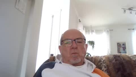 Snapshot of bernard1102 chatting on January 14, 2025, 3:15 pm bernard1102 online show from January 14, 2025, 3:15 pm