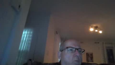 Snapshot of bernard1102 chatting on January 17, 2025, 11:38 am bernard1102 online show from January 17, 2025, 11:38 am