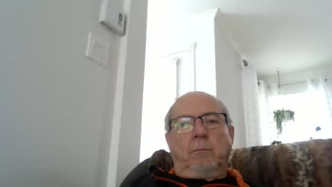 Snapshot of bernard1102 chatting on February 26, 2025, 2:03 pm bernard1102 online show from February 26, 2025, 2:03 pm