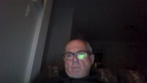 Snapshot of bernard1102 chatting on October 1, 2025, 12:05 am bernard1102 online show from October 1, 2025, 12:05 am