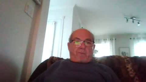 Snapshot of bernard1102 chatting on October 12, 2025, 11:20 am bernard1102 online show from October 12, 2025, 11:20 am