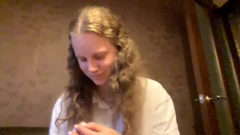 Sophia online show from October 10, 2025, 12:37 pm