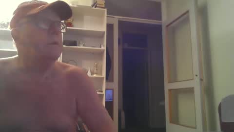 Snapshot of berra3232 chatting on February 24, 2025, 3:23 am berra online show from February 24, 2025, 3:23 am