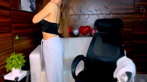 Snapshot of berry_alma chatting on March 7, 2025, 8:11 pm Alma online show from March 7, 2025, 8:11 pm