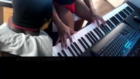 Snapshot of bicepsandfrot chatting on February 14, 2025, 9:03 am BicepsandFrot online show from February 14, 2025, 9:03 am