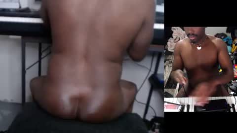 Snapshot of bicepsandfrot chatting on September 16, 2025, 9:10 am BicepsandFrot online show from September 16, 2025, 9:10 am