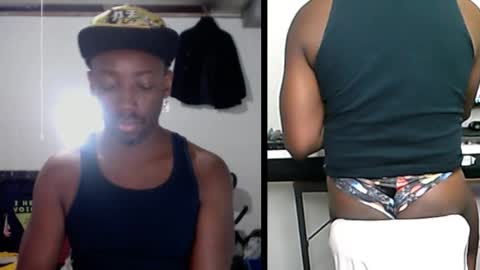 Snapshot of bicepsandfrot chatting on October 25, 2025, 10:15 pm BicepsandFrot online show from October 25, 2025, 10:15 pm