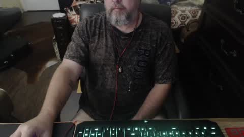 Snapshot of bighugmugg chatting on October 12, 2025, 4:28 pm bighugmugg online show from October 12, 2025, 4:28 pm