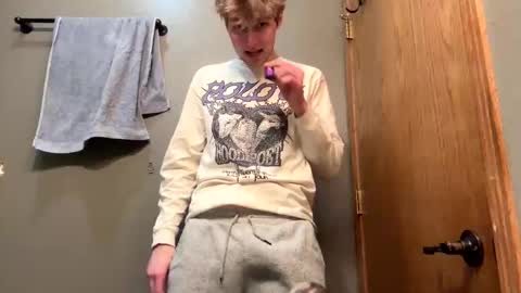 Snapshot of bigskinnyboyshh chatting on December 10, 2024, 11:30 pm bigskinnyboyshh online show from December 10, 2024, 11:30 pm