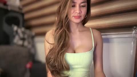 Snapshot of bigsurprise4u chatting on January 5, 2025, 5:20 pm Yna     online show from January 5, 2025, 5:20 pm