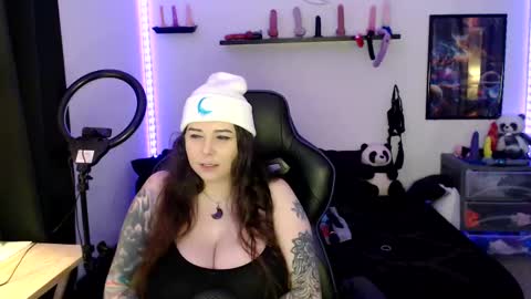 Snapshot of bigtittedtattedlesbian chatting on October 20, 2025, 8:42 pm Nichole lights online show from October 20, 2025, 8:42 pm