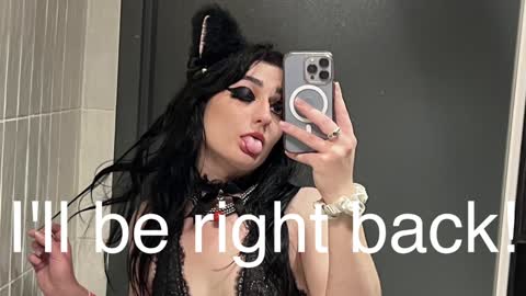 Snapshot of bimbokitten666 chatting on December 7, 2024, 1:03 am Danny online show from December 7, 2024, 1:03 am