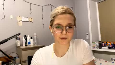 Snapshot of blancaesbensen chatting on November 11, 2025, 4:07 pm Nicole online show from November 11, 2025, 4:07 pm