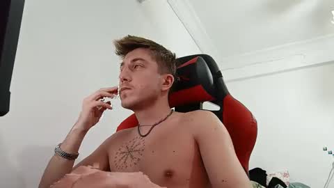 Snapshot of blondebat chatting on February 6, 2025, 4:47 pm blondebat online show from February 6, 2025, 4:47 pm