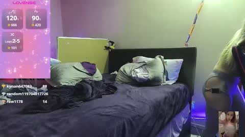 Snapshot of blondiebubblebooty chatting on October 18, 2025, 2:14 am Bubbles online show from October 18, 2025, 2:14 am