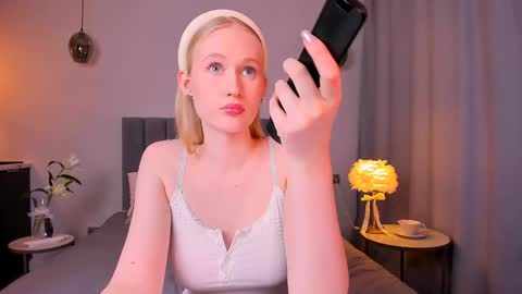 Snapshot of blondiemermaid chatting on January 7, 2025, 6:35 pm Mia online show from January 7, 2025, 6:35 pm