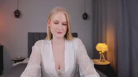 Snapshot of blondiemermaid chatting on February 22, 2025, 3:03 pm Mia online show from February 22, 2025, 3:03 pm