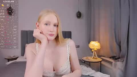 Snapshot of blondiemermaid chatting on February 22, 2025, 6:08 pm Mia online show from February 22, 2025, 6:08 pm
