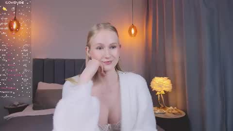 Snapshot of blondiemermaid chatting on February 25, 2025, 7:36 pm Mia online show from February 25, 2025, 7:36 pm