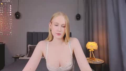 Snapshot of blondiemermaid chatting on February 27, 2025, 8:09 pm Mia online show from February 27, 2025, 8:09 pm
