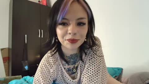 Snapshot of blue_tatuu1 chatting on December 18, 2024, 11:19 pm Alice bleu for friends  online show from December 18, 2024, 11:19 pm