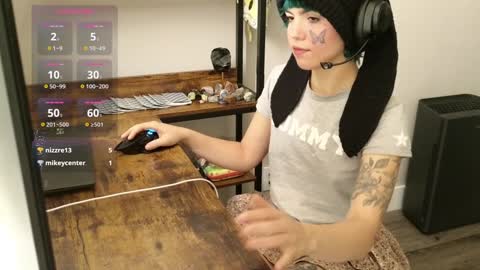 Snapshot of bluedweeb chatting on December 8, 2024, 9:30 pm Blue online show from December 8, 2024, 9:30 pm