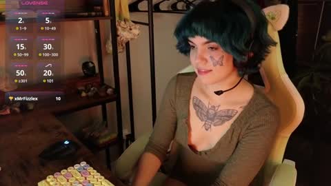 Snapshot of bluedweeb chatting on December 13, 2024, 4:43 am Blue online show from December 13, 2024, 4:43 am