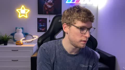 Snapshot of blueeyedtallguy chatting on December 4, 2024, 12:52 am blueeyedtallguy online show from December 4, 2024, 12:52 am