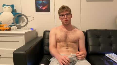 Snapshot of blueeyedtallguy chatting on December 11, 2024, 7:20 am blueeyedtallguy online show from December 11, 2024, 7:20 am