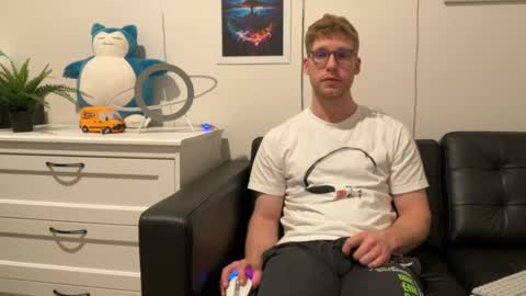 Snapshot of blueeyedtallguy chatting on December 15, 2024, 4:40 am blueeyedtallguy online show from December 15, 2024, 4:40 am