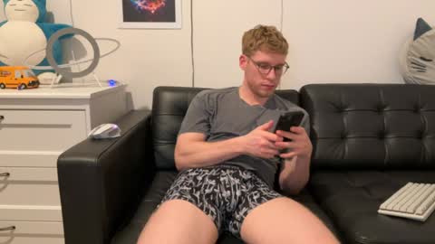 Snapshot of blueeyedtallguy chatting on December 16, 2024, 7:26 am blueeyedtallguy online show from December 16, 2024, 7:26 am