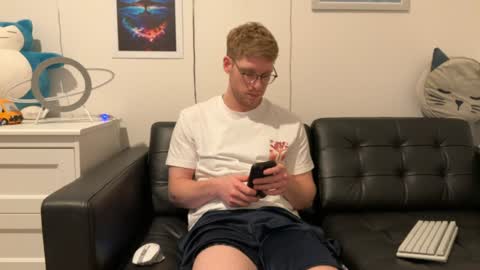 Snapshot of blueeyedtallguy chatting on December 17, 2024, 4:56 am blueeyedtallguy online show from December 17, 2024, 4:56 am