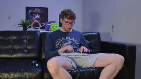 Snapshot of blueeyedtallguy chatting on October 18, 2025, 1:08 am blueeyedtallguy online show from October 18, 2025, 1:08 am