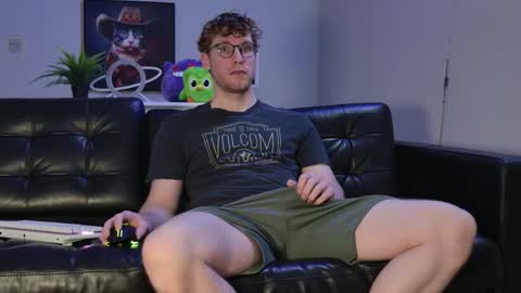 Snapshot of blueeyedtallguy chatting on October 28, 2025, 1:09 am blueeyedtallguy online show from October 28, 2025, 1:09 am