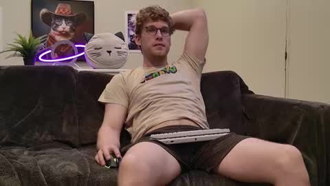 Snapshot of blueeyedtallguy chatting on November 1, 2025, 6:43 pm blueeyedtallguy online show from November 1, 2025, 6:43 pm