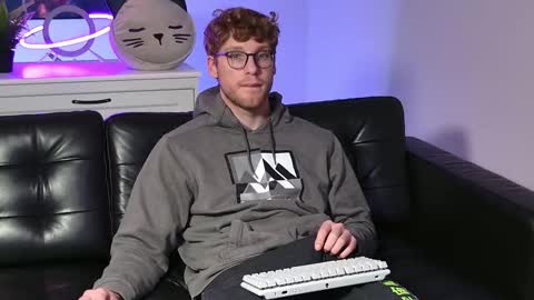 Snapshot of blueeyedtallguy chatting on November 7, 2025, 11:49 pm blueeyedtallguy online show from November 7, 2025, 11:49 pm