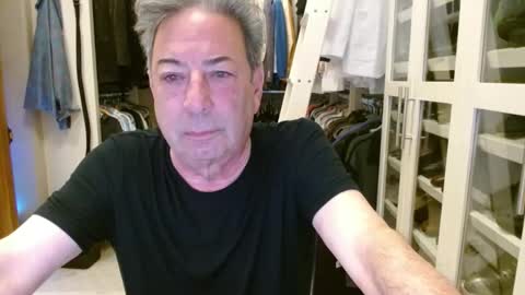 Snapshot of blueisles chatting on December 9, 2024, 9:06 am blueisles online show from December 9, 2024, 9:06 am