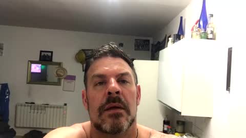 Snapshot of blueylouie8383 chatting on December 6, 2024, 1:29 am Blueyloey online show from December 6, 2024, 1:29 am