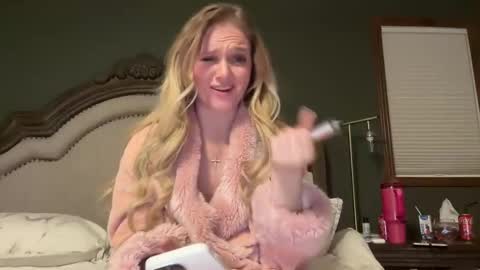 Snapshot of booksnlooksgirl chatting on December 17, 2024, 6:13 am booksnlooksgirl online show from December 17, 2024, 6:13 am