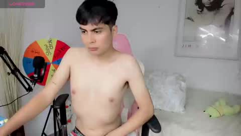 Snapshot of boy_andy__ chatting on December 29, 2024, 10:25 pm Aaron online show from December 29, 2024, 10:25 pm