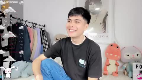 Snapshot of boy_andy__ chatting on February 20, 2025, 6:35 pm Aaron online show from February 20, 2025, 6:35 pm