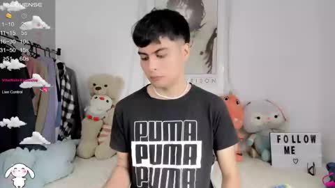 Snapshot of boy_andy__ chatting on February 21, 2025, 5:53 pm Aaron online show from February 21, 2025, 5:53 pm