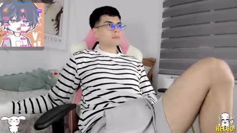 Snapshot of boy_andy__ chatting on November 17, 2025, 7:19 pm Aaron online show from November 17, 2025, 7:19 pm